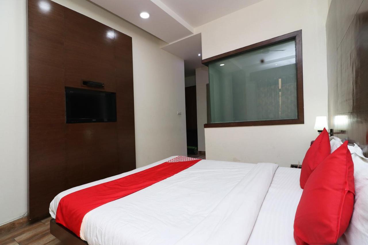 ניו דלהי Oyo 18753 Hotel Glance Inn מראה חיצוני תמונה