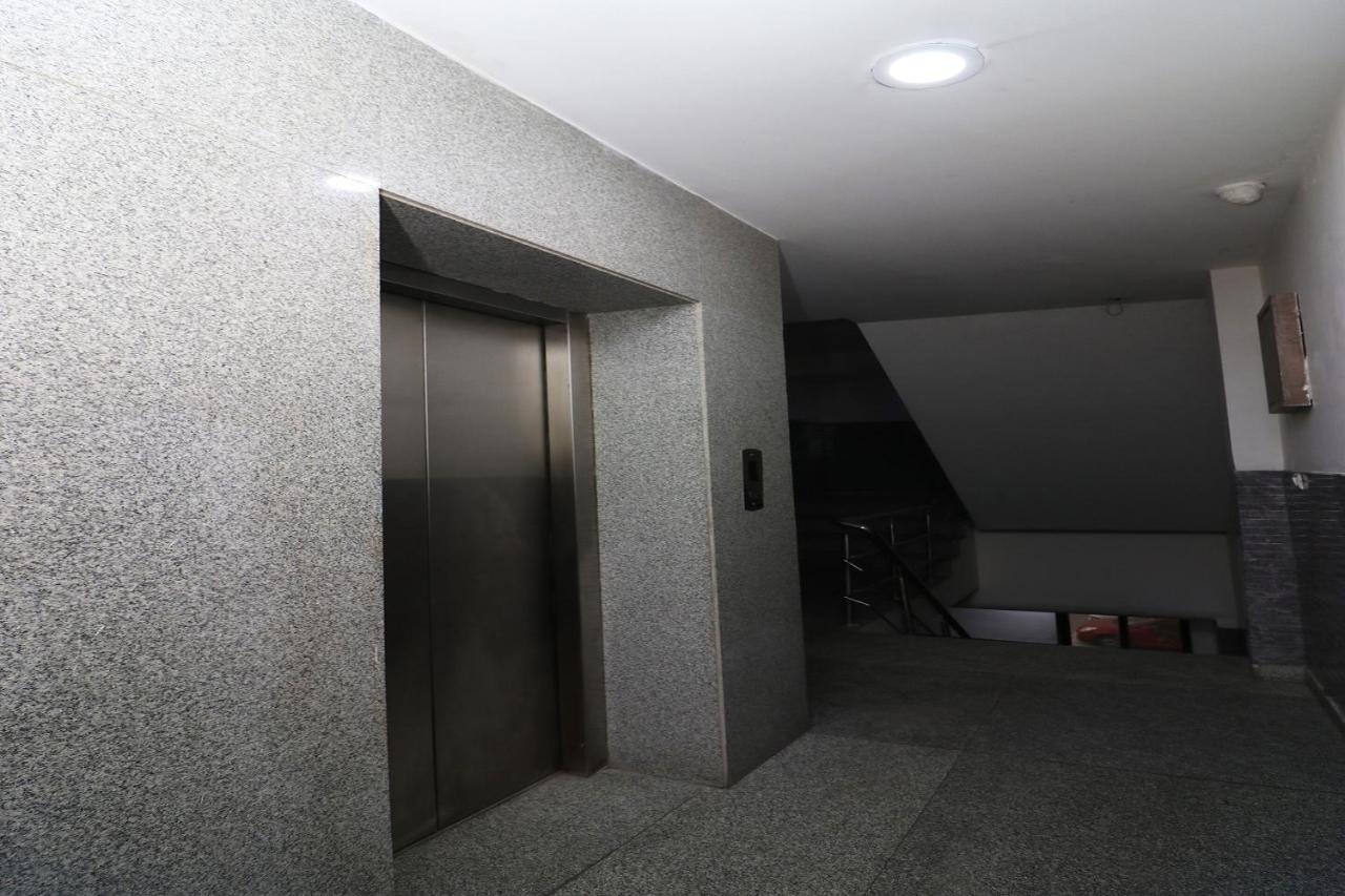 ניו דלהי Oyo 18753 Hotel Glance Inn מראה חיצוני תמונה