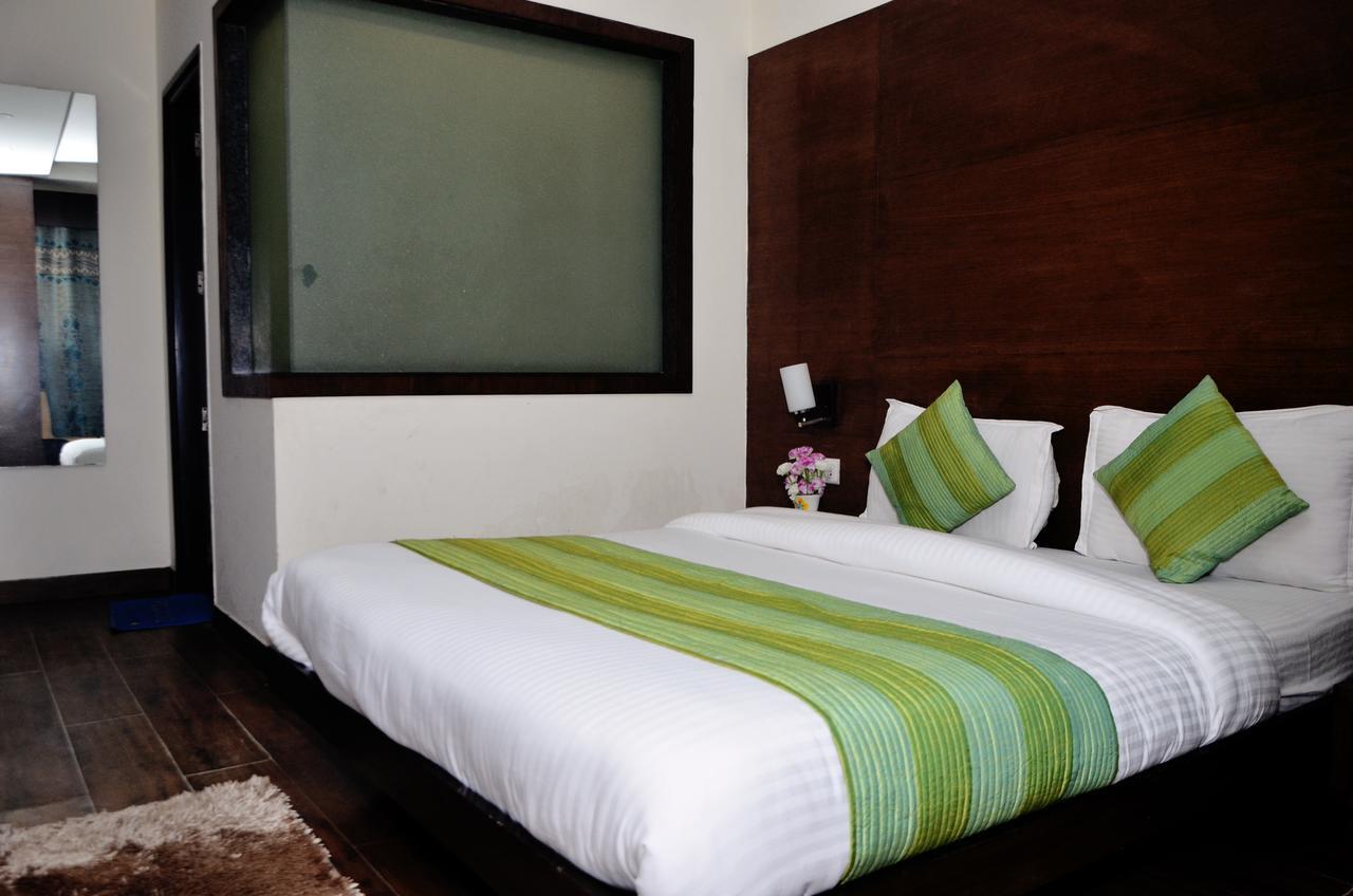 ניו דלהי Oyo 18753 Hotel Glance Inn מראה חיצוני תמונה