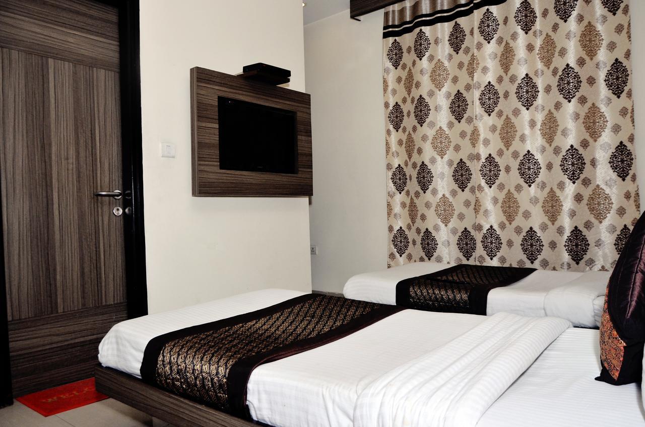 ניו דלהי Oyo 18753 Hotel Glance Inn מראה חיצוני תמונה
