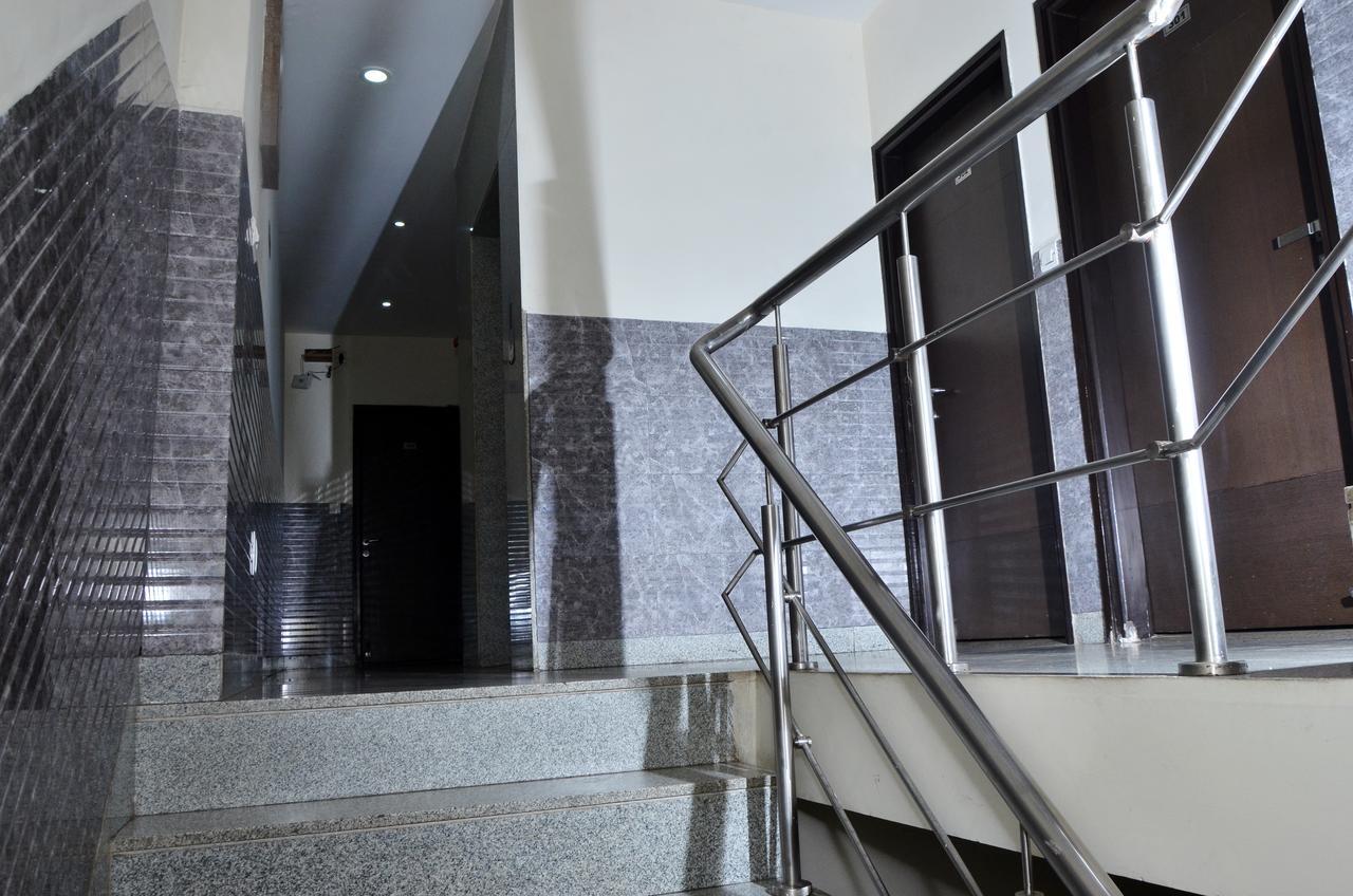 ניו דלהי Oyo 18753 Hotel Glance Inn מראה חיצוני תמונה