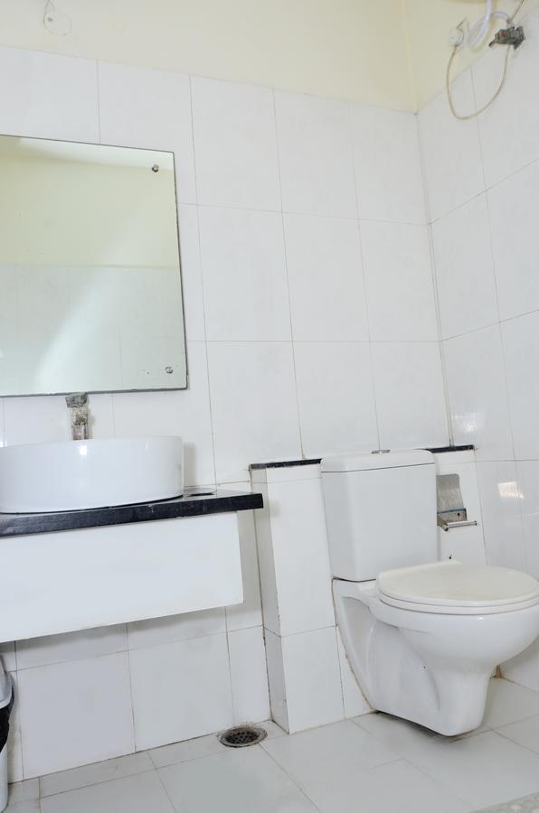 ניו דלהי Oyo 18753 Hotel Glance Inn מראה חיצוני תמונה
