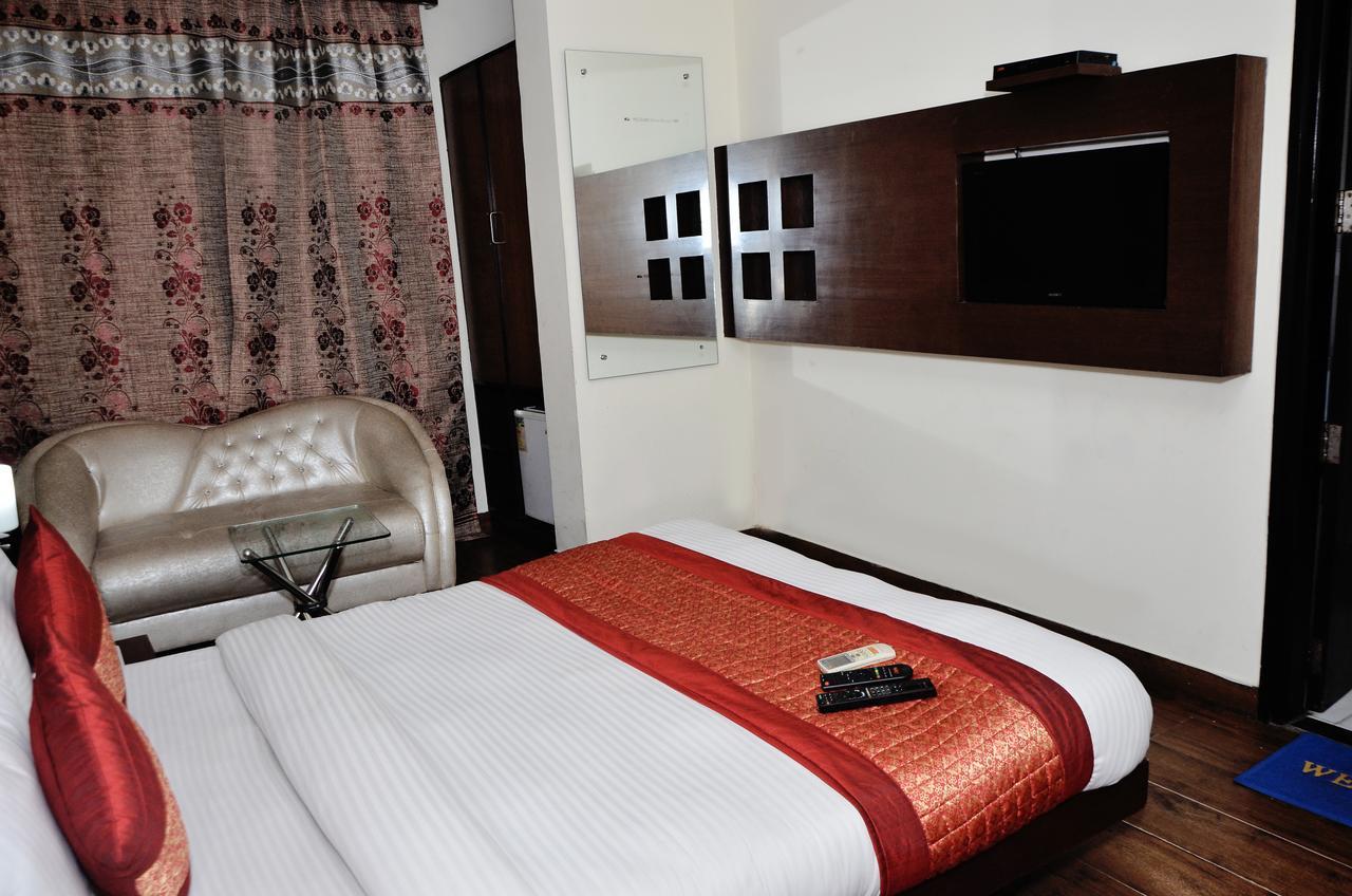 ניו דלהי Oyo 18753 Hotel Glance Inn מראה חיצוני תמונה