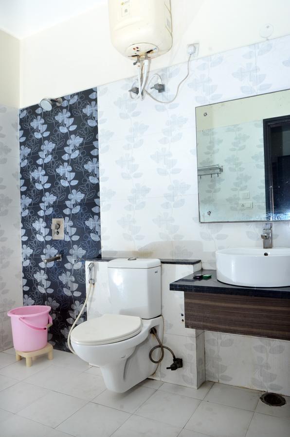 ניו דלהי Oyo 18753 Hotel Glance Inn מראה חיצוני תמונה
