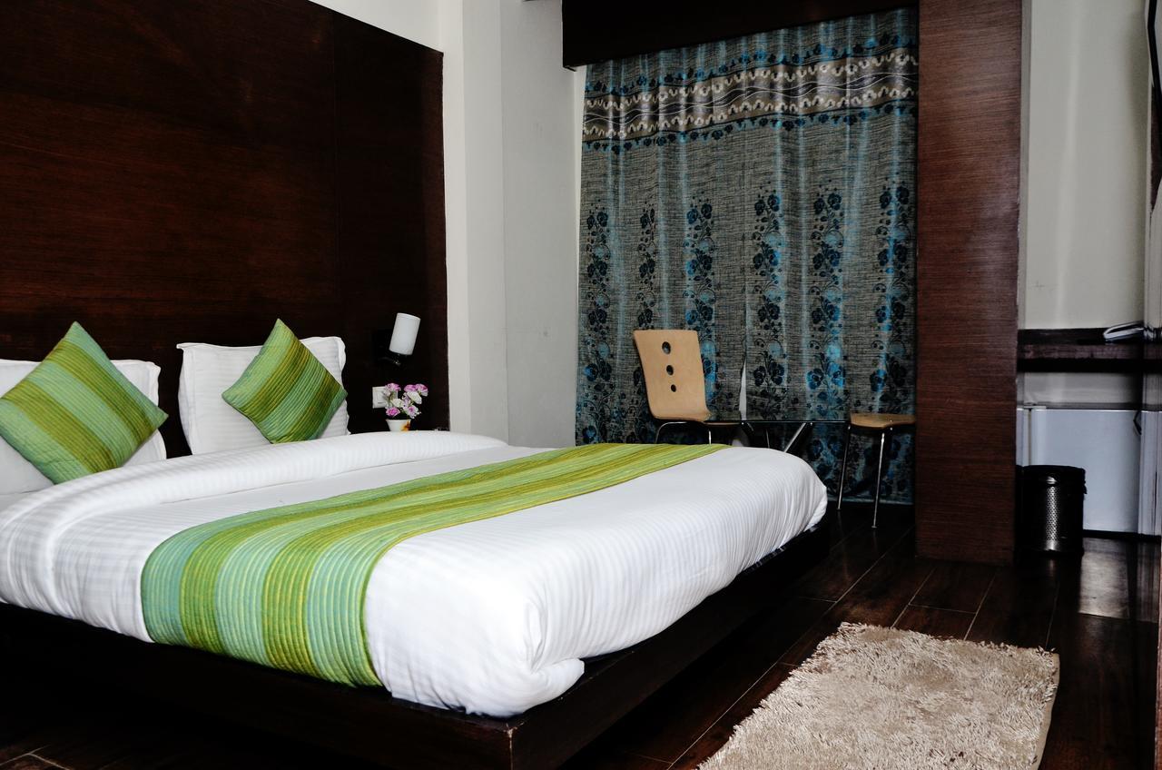 ניו דלהי Oyo 18753 Hotel Glance Inn מראה חיצוני תמונה