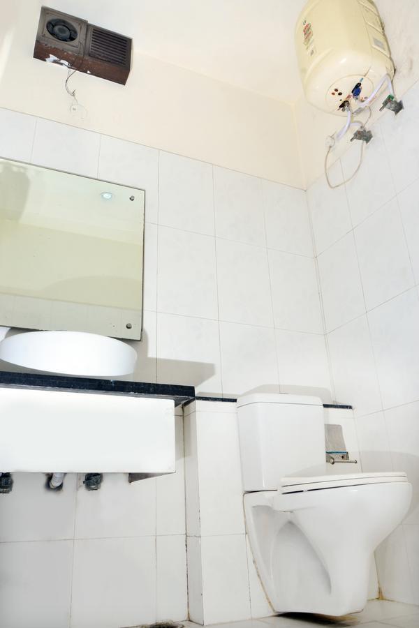 ניו דלהי Oyo 18753 Hotel Glance Inn מראה חיצוני תמונה