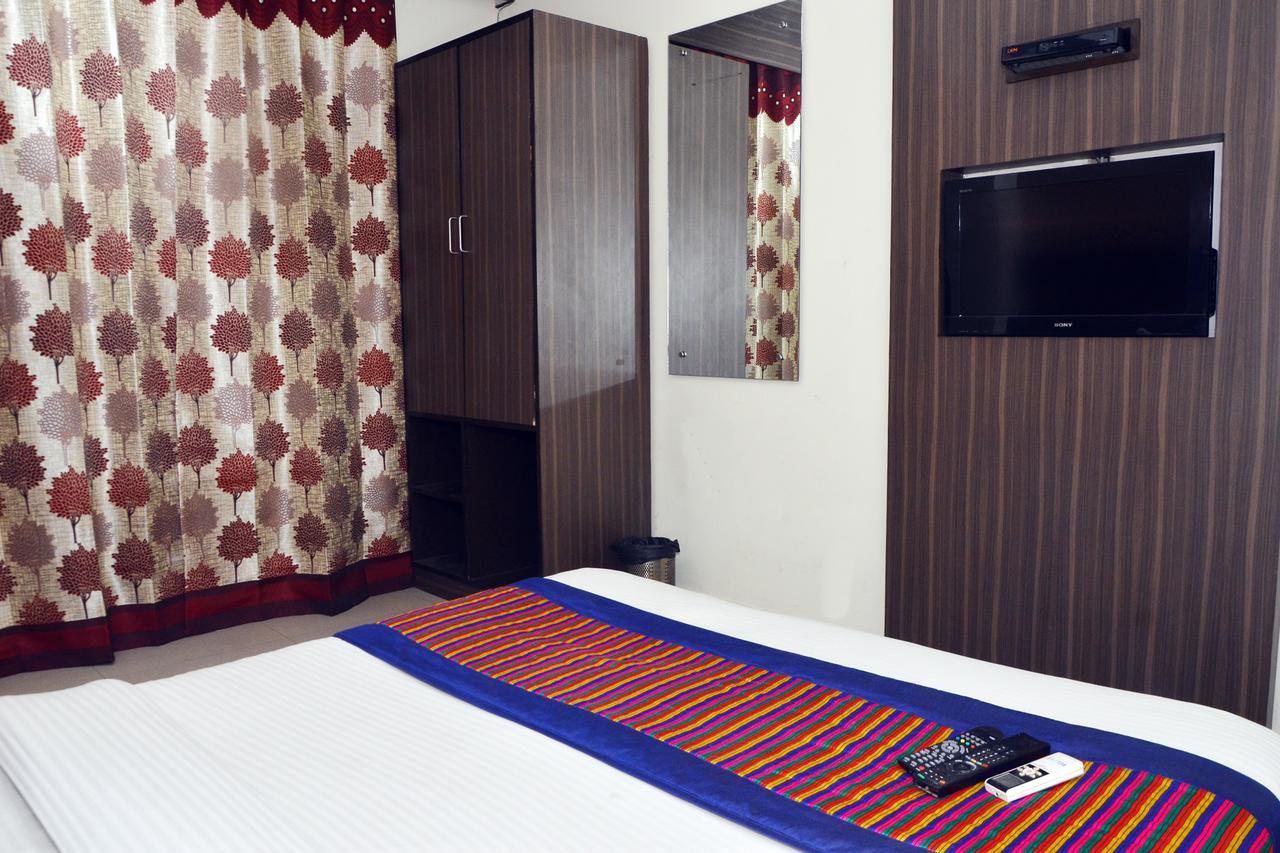 ניו דלהי Oyo 18753 Hotel Glance Inn מראה חיצוני תמונה
