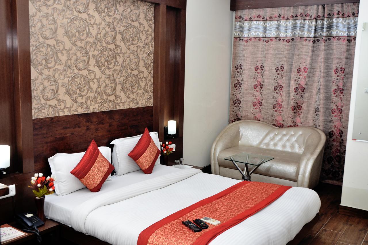 ניו דלהי Oyo 18753 Hotel Glance Inn מראה חיצוני תמונה
